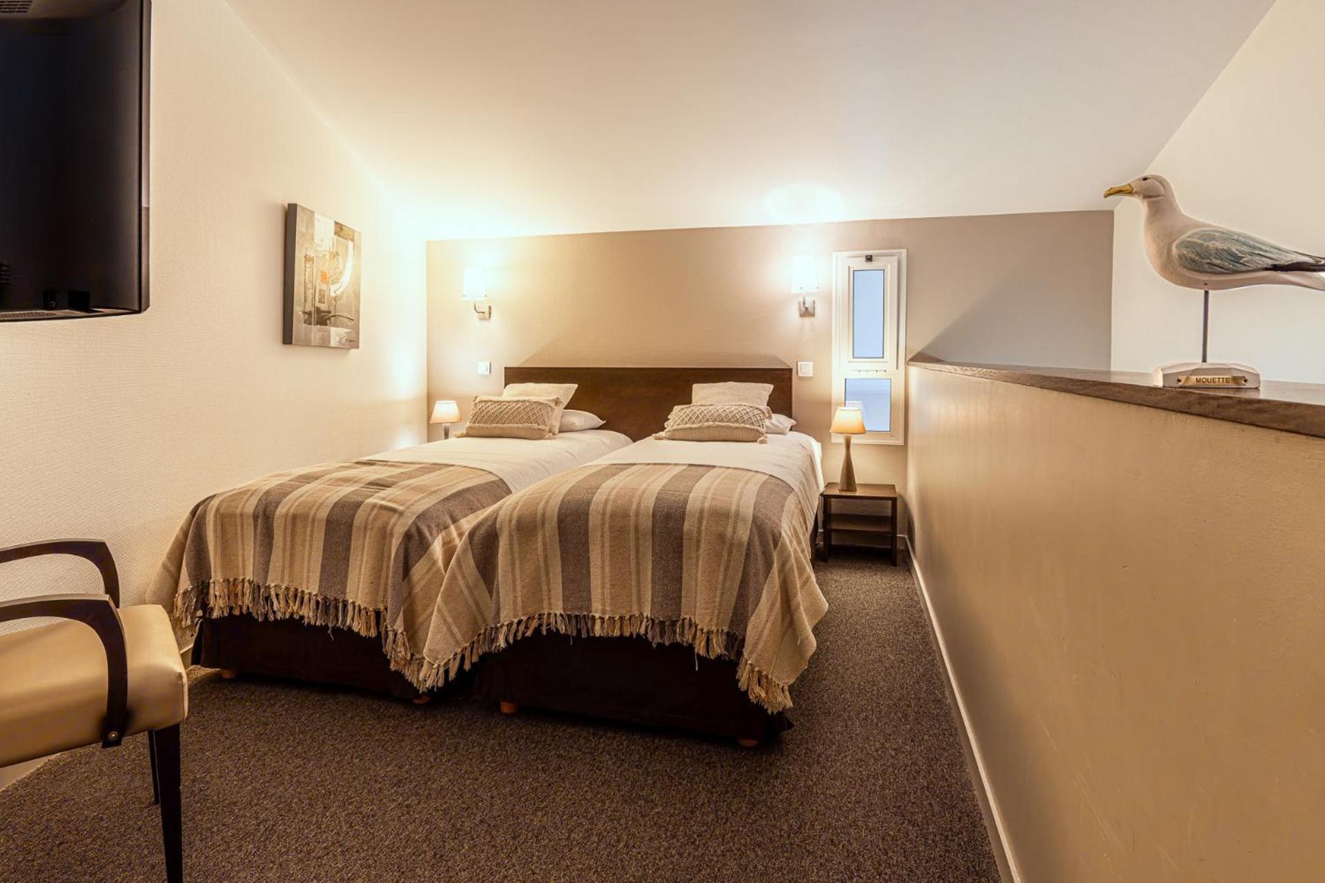 Logis Hotellerie Les Brisants , Restaurant J M Perochon Бретиньоль-сюр-Мер Экстерьер фото