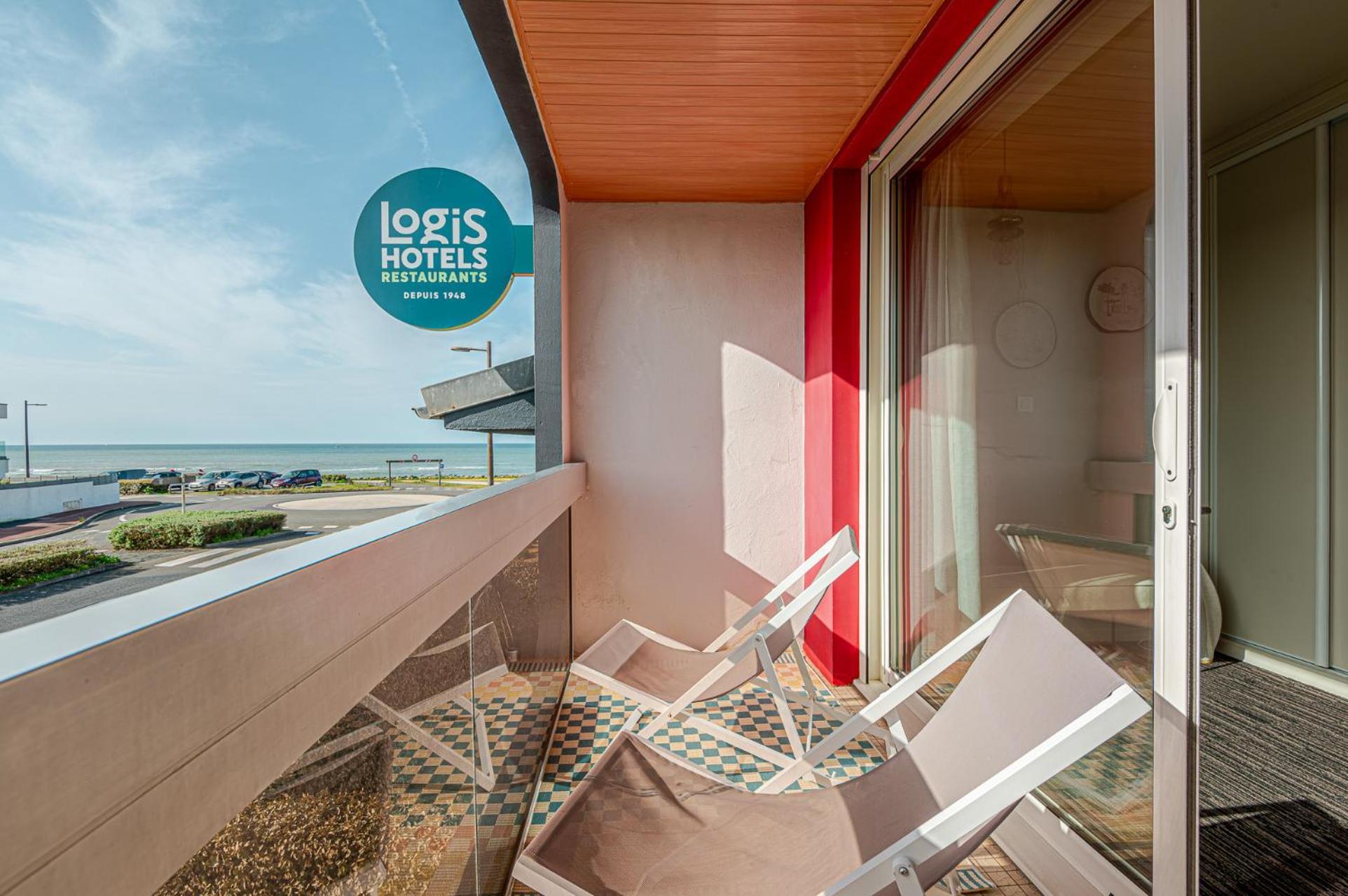 Logis Hotellerie Les Brisants , Restaurant J M Perochon Бретиньоль-сюр-Мер Экстерьер фото